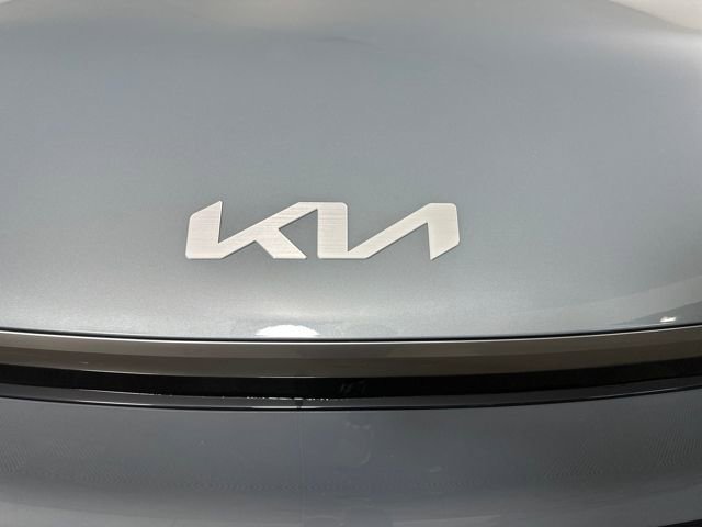 Used 2024 Kia EV9 Land image 9