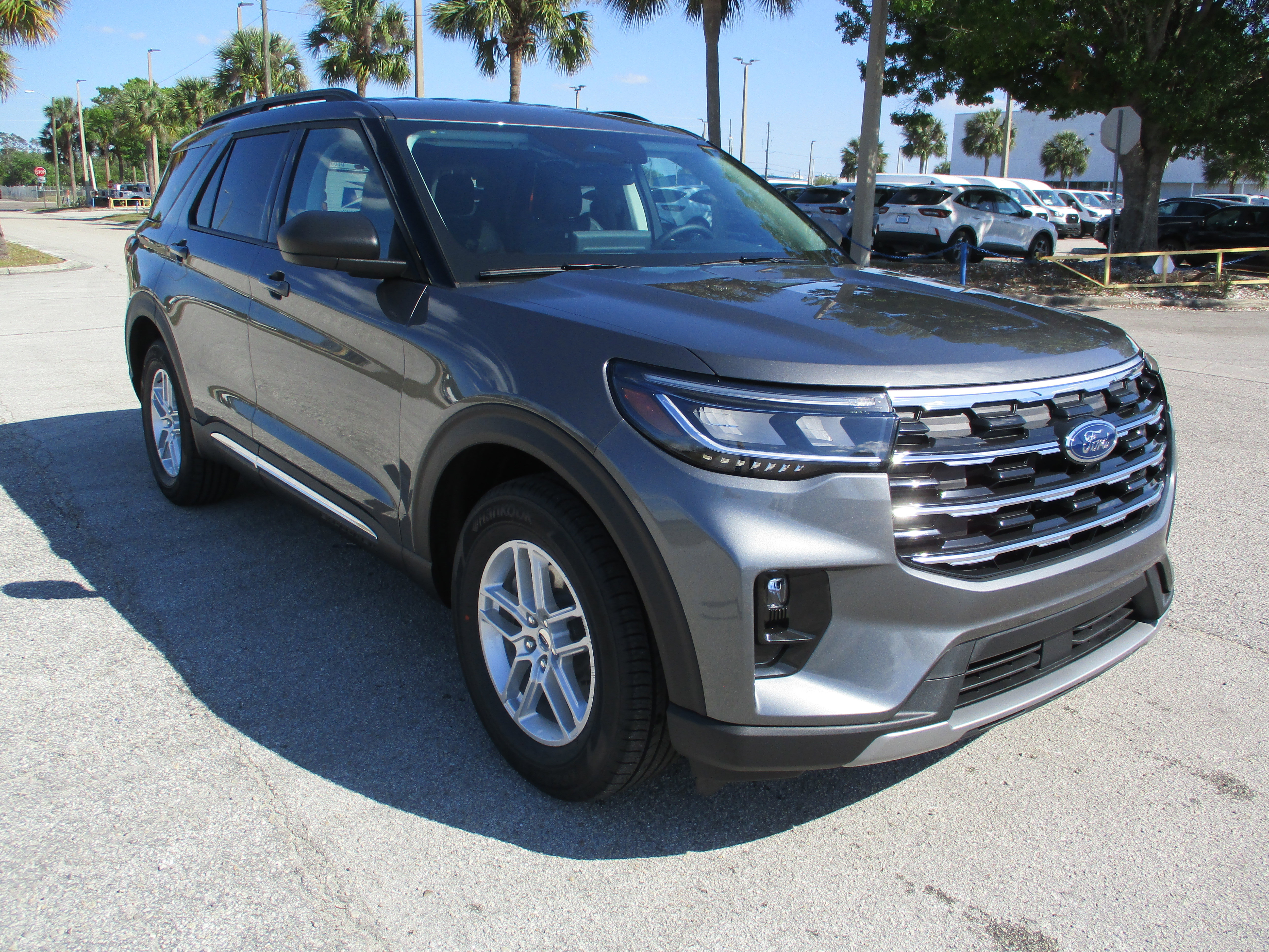 New 2025 Ford Explorer Active w/ Active Comfort Package image 1