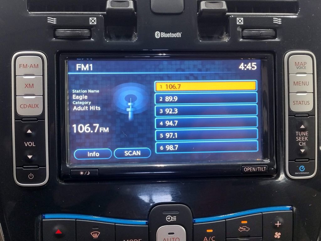 Used 2011 Nissan Leaf SL FWD image 29