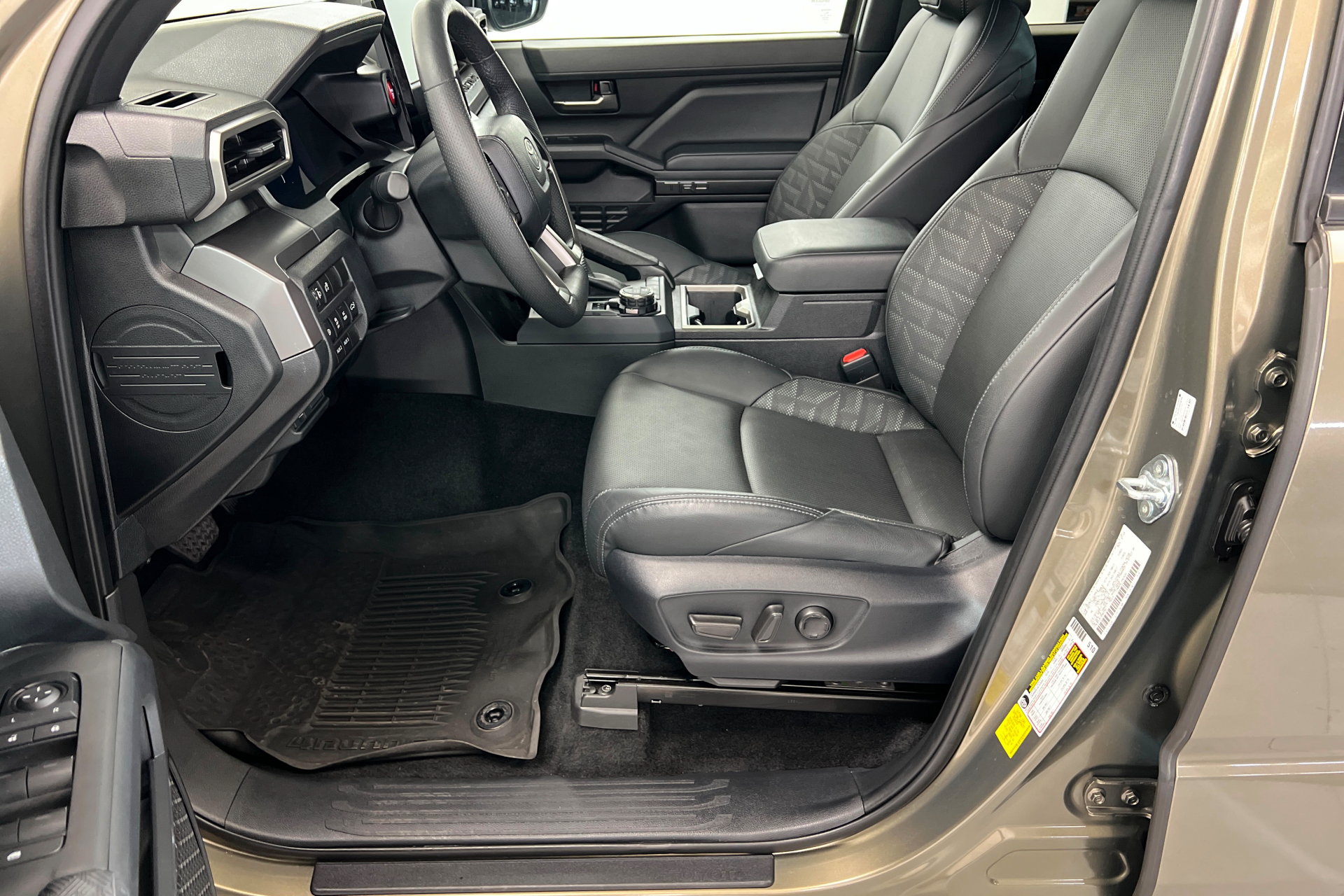 Used 2024 Toyota Tacoma TRD Off-Road AWD/4WD image 18