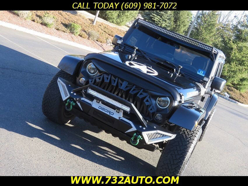 Used 2014 Jeep Wrangler Unlimited Sahara image 17