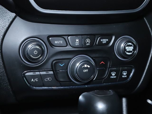 Used 2020 Jeep Cherokee Latitude Plus image 26