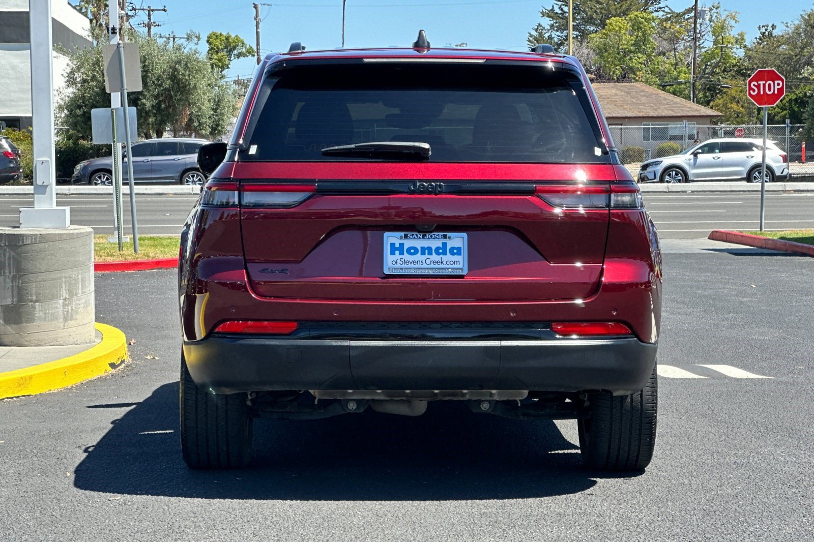Used 2023 Jeep Grand Cherokee Altitude AWD/4WD image 9