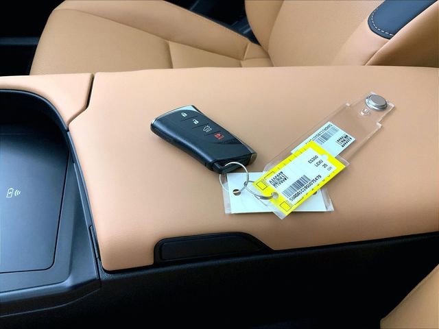Used 2025 Lexus ES 300h F Sport w/ Technology Package FWD image 20