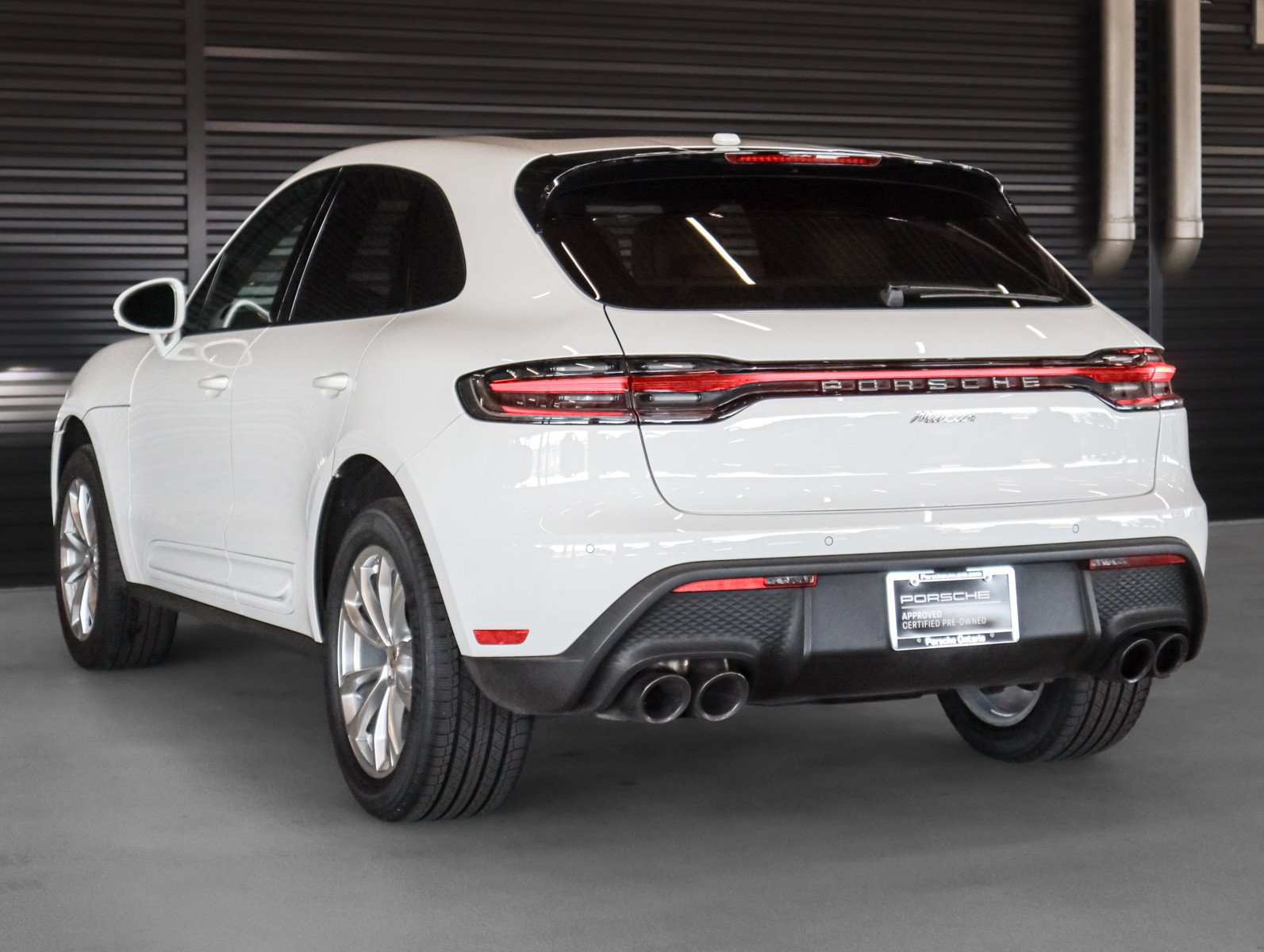 Certified 2023 Porsche Macan AWD/4WD image 3