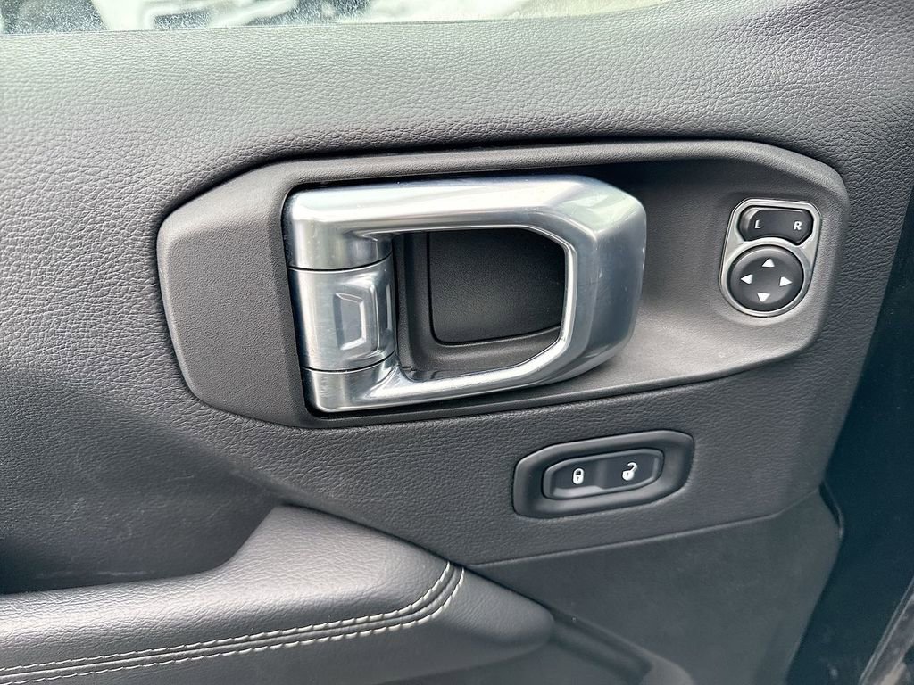 Used 2022 Jeep Wrangler Unlimited Sahara image 13