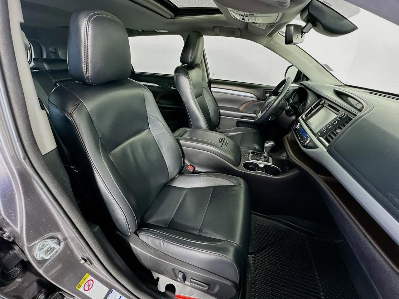 Used 2018 Toyota Highlander XLE image 32