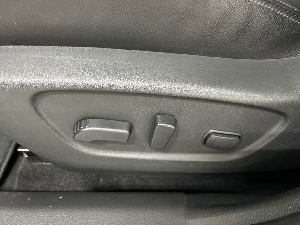 Used 2017 Nissan Rogue SL w/ SL Premium Package AWD/4WD image 10