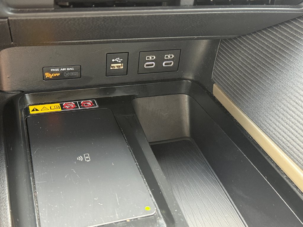 Used 2025 Toyota Camry SE FWD image 36