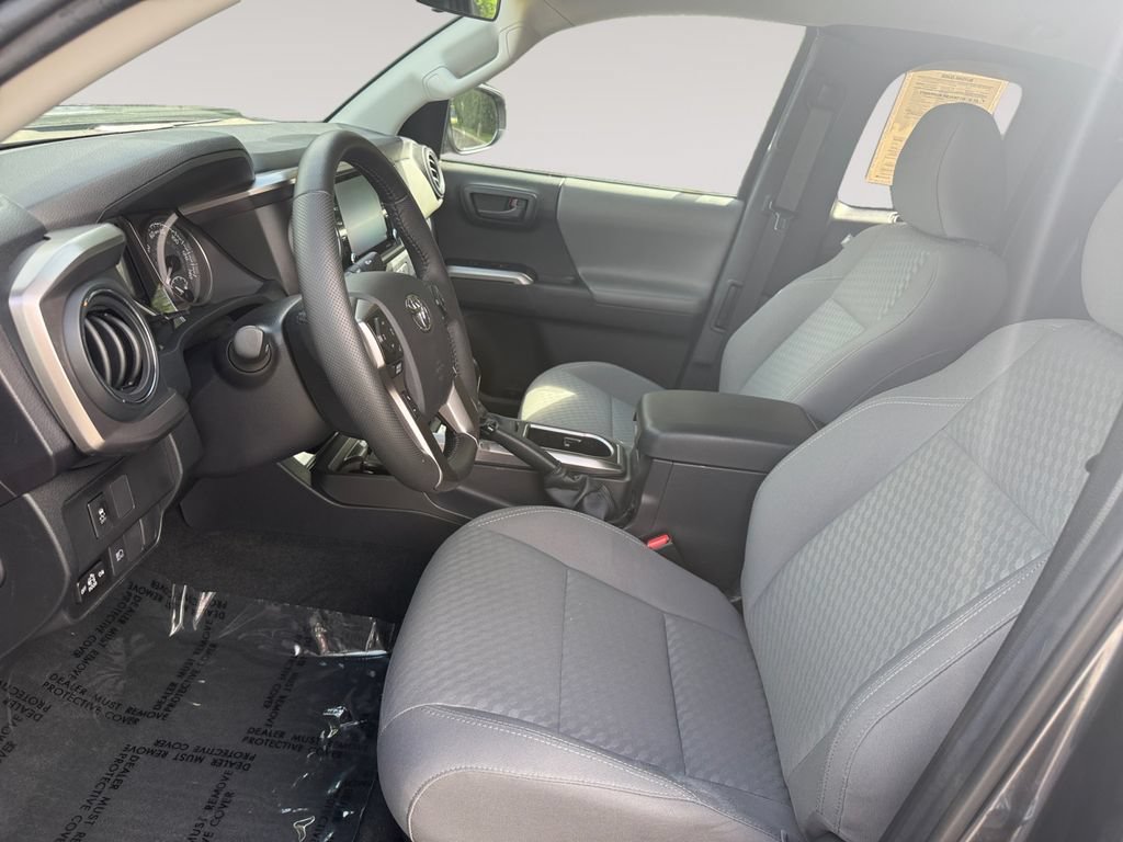 Used 2022 Toyota Tacoma SR5 w/ SR5 Appearance Package (SM) AWD/4WD image 9
