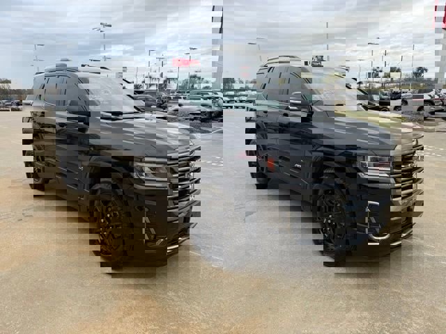 Used 2023 GMC Acadia AT4 w/ Technology Package image 4