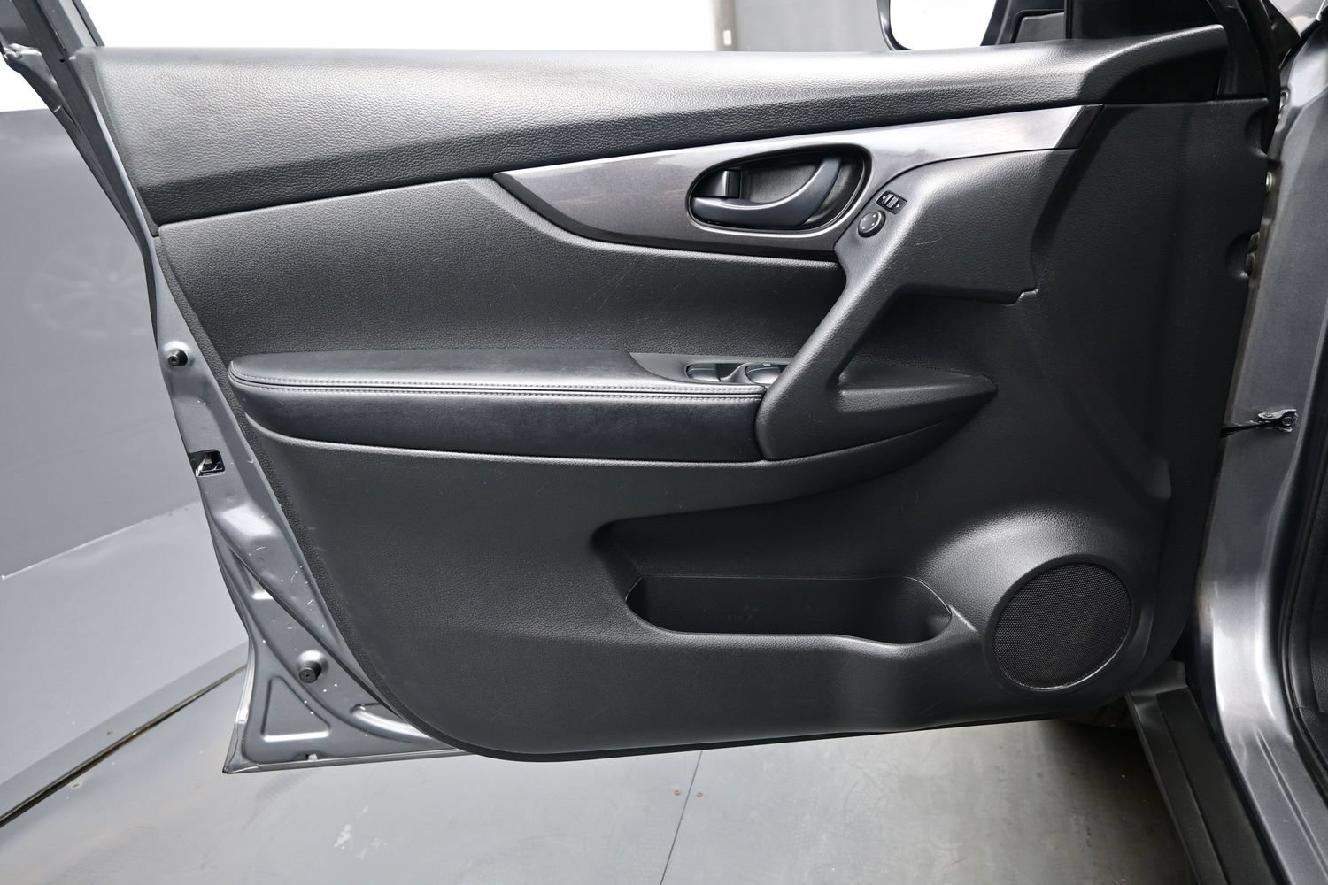 Used 2020 Nissan Rogue S FWD image 9