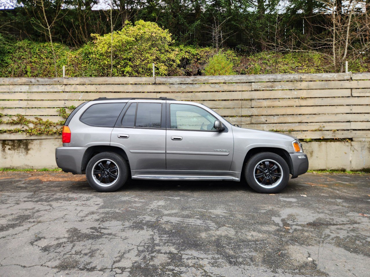 Used 2009 GMC Envoy Denali w/ Sun And 6-Disc Cd Package AWD/4WD image 7