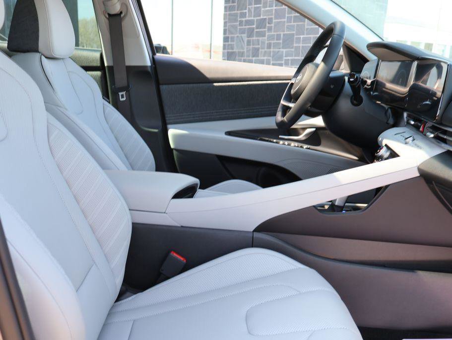 New 2026 Hyundai Elantra Limited image 14