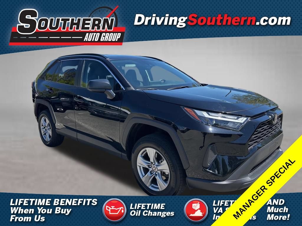 Used 2025 Toyota RAV4 LE AWD/4WD image 1