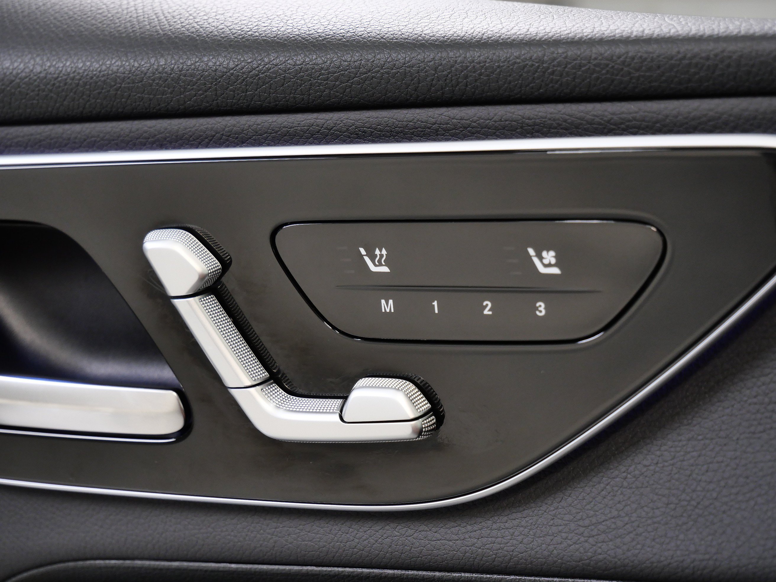 Certified 2026 Mercedes-Benz GLC 300 4MATIC image 32