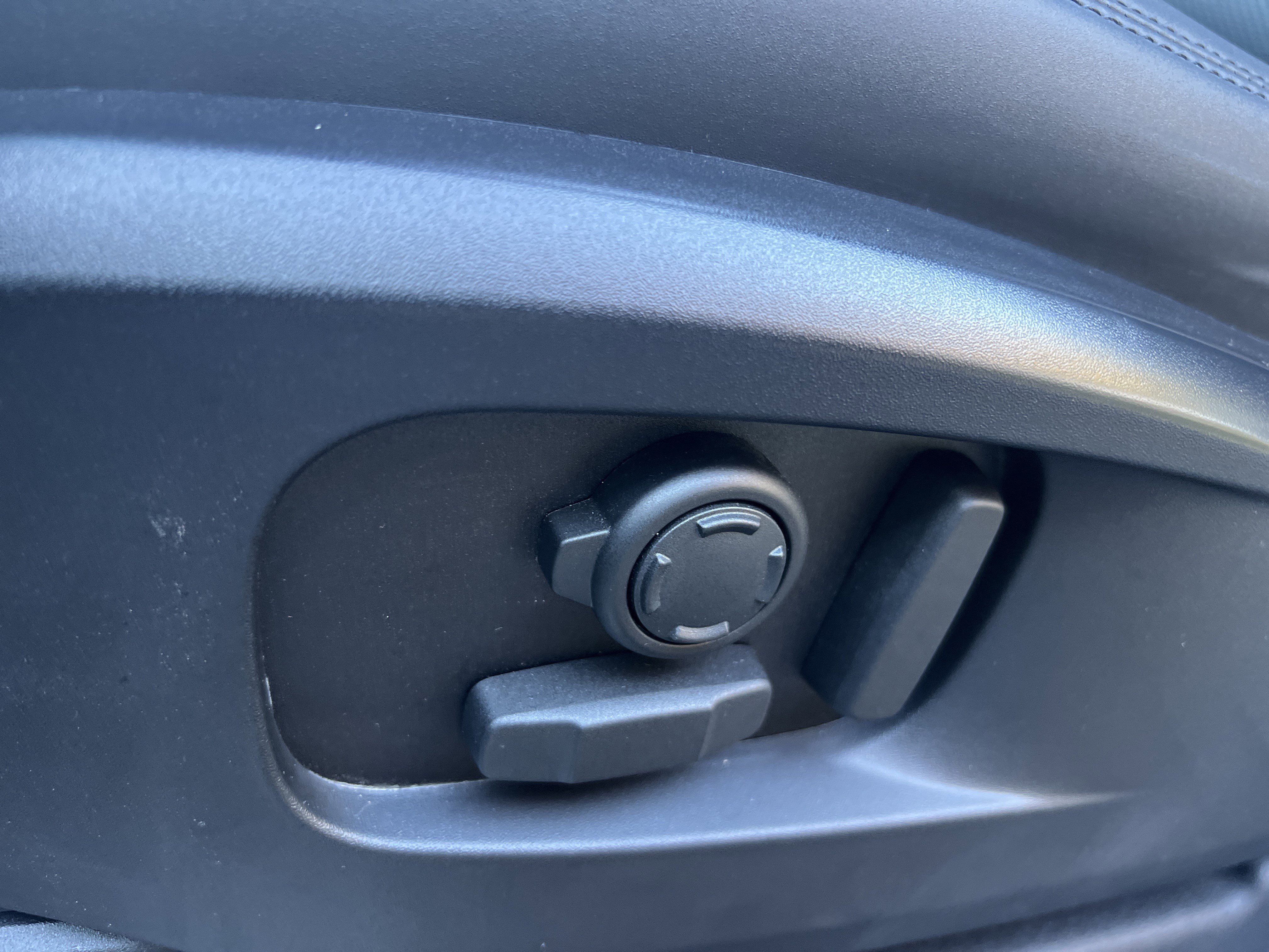 Used 2023 Land Rover Defender 110 75th Limited Edition image 26