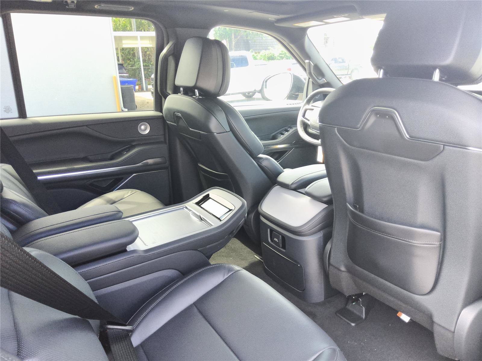 New 2027 Lincoln Navigator Reserve w/ Jet Appearance Package AWD/4WD image 32