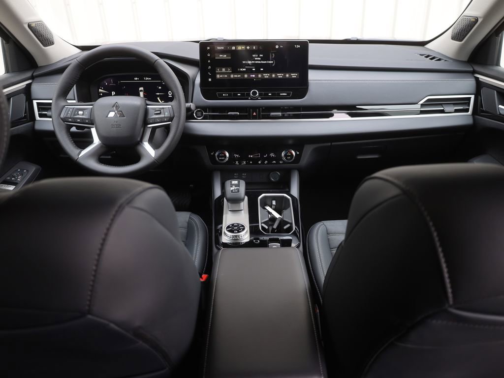 New 2025 Mitsubishi Outlander SE image 22