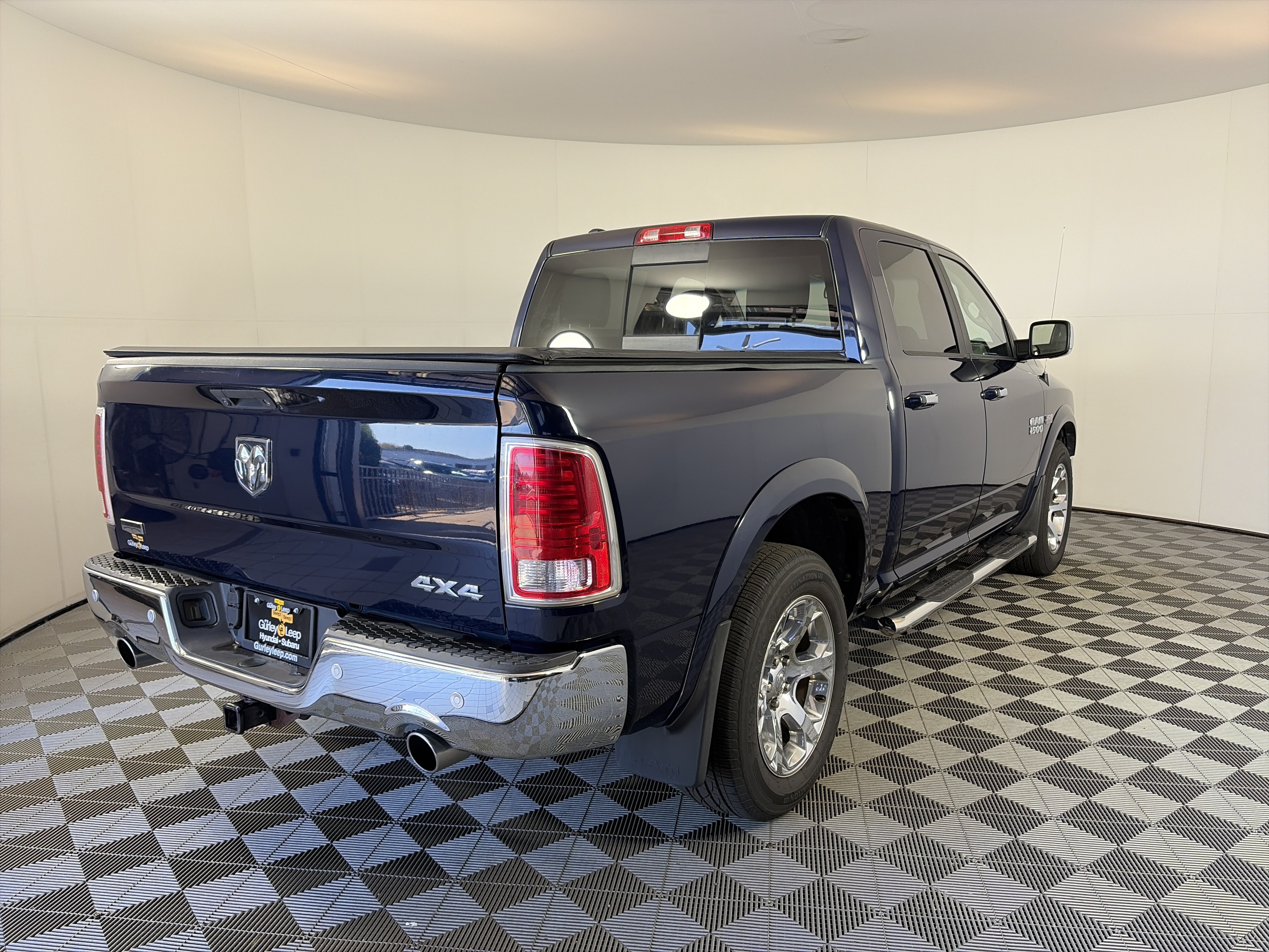 Used 2017 RAM 1500 Laramie AWD/4WD image 10