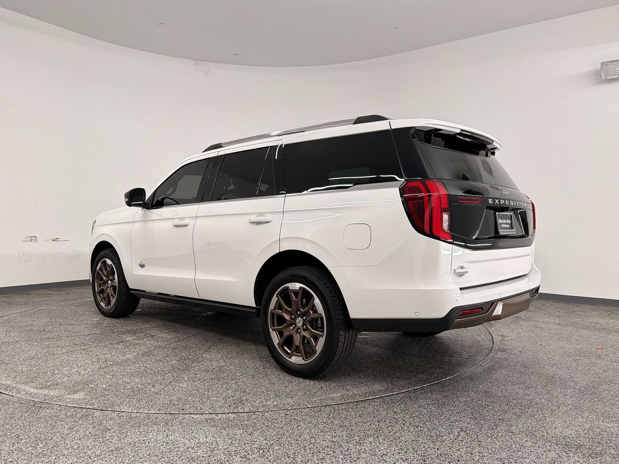 Used 2025 Ford Expedition King Ranch image 3