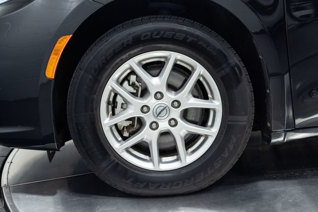 Used 2025 Chrysler Pacifica Select FWD image 26