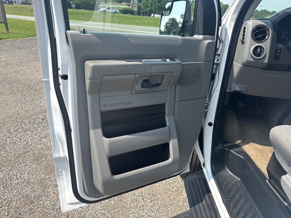 Used 2013 Ford E-350 and Econoline 350 XLT RWD image 18
