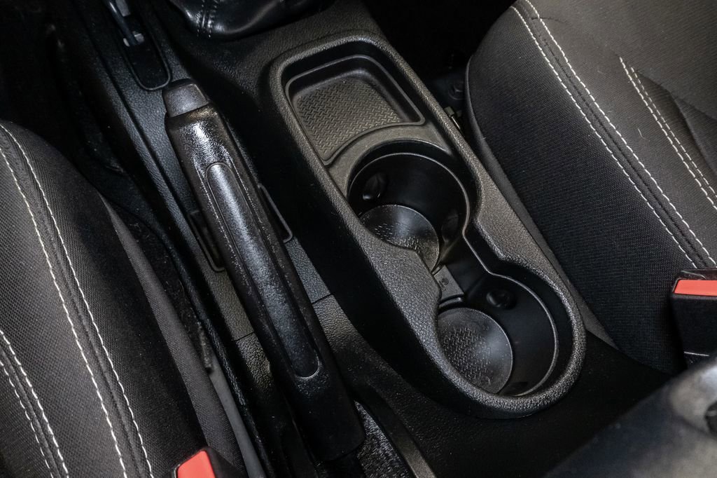 Used 2018 Jeep Wrangler Unlimited Sahara w/ Connectivity Group image 19