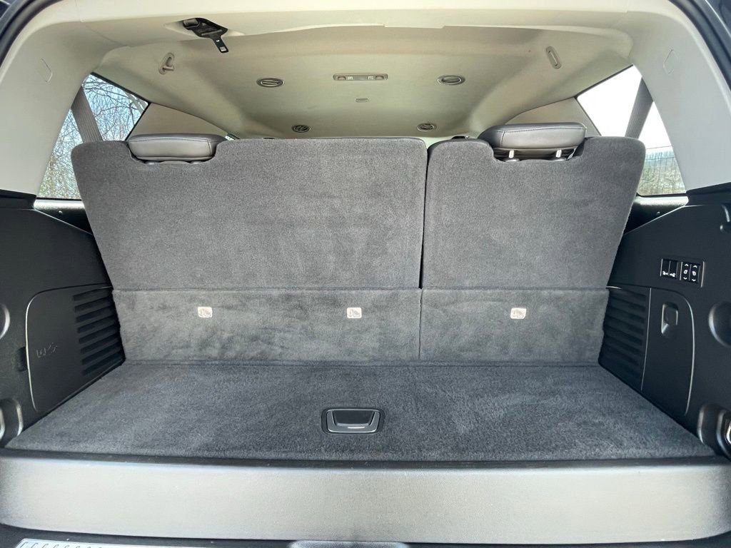 Certified 2020 Cadillac Escalade Luxury w/ Escalade Sport Edition image 19