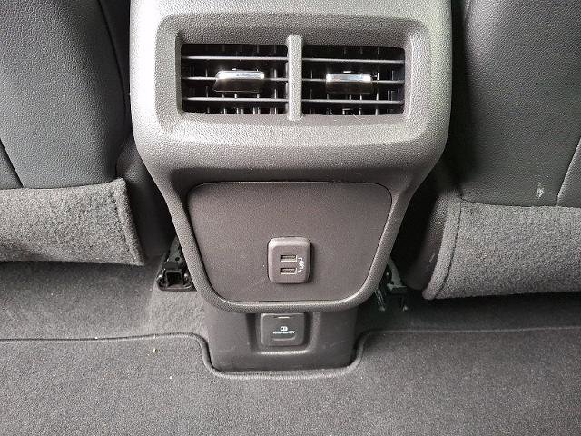 Used 2023 Chevrolet Equinox Premier image 11