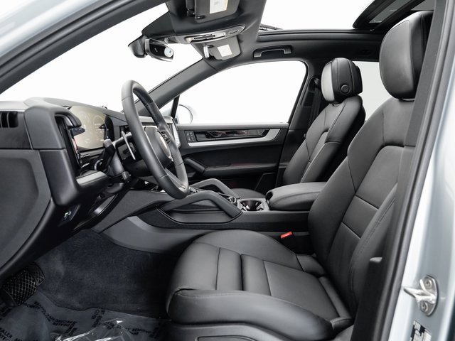 Used 2024 Porsche Cayenne image 6