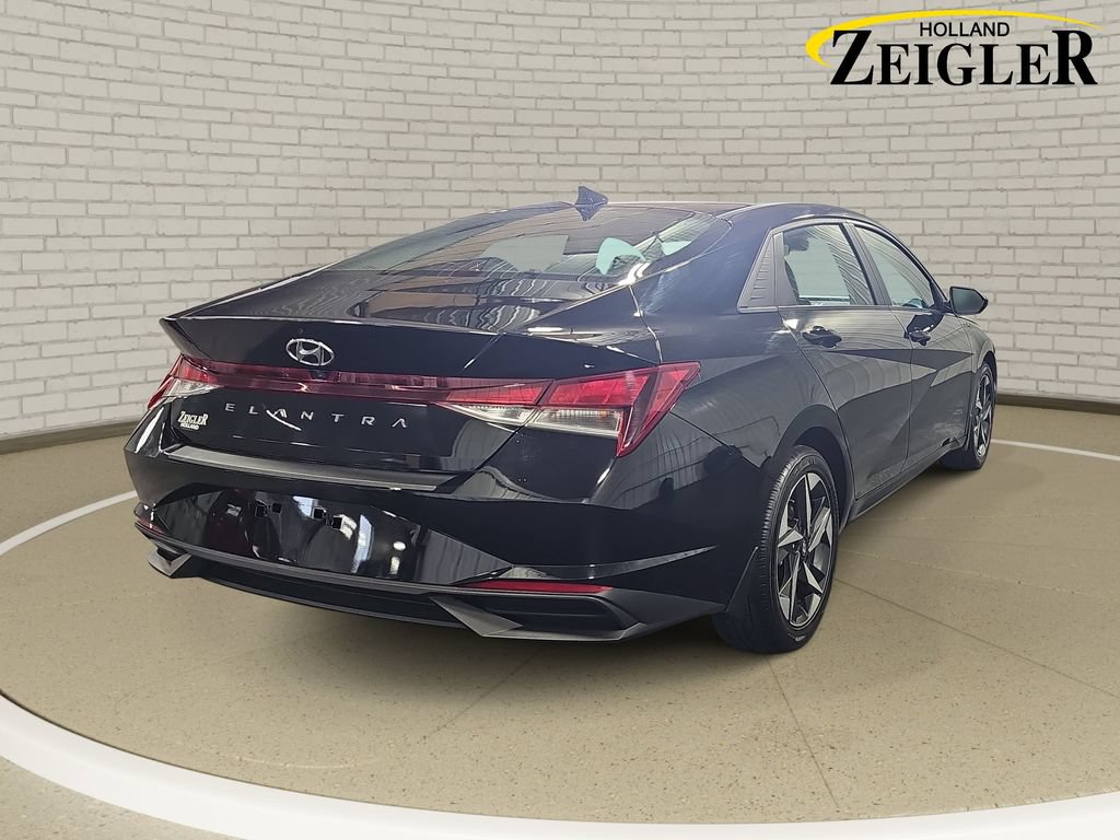 Certified 2023 Hyundai Elantra SEL w/ Convenience Package FWD image 5