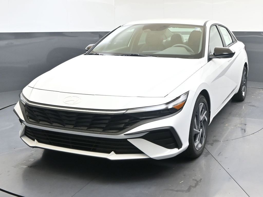 Certified 2025 Hyundai Elantra Sport FWD image 1