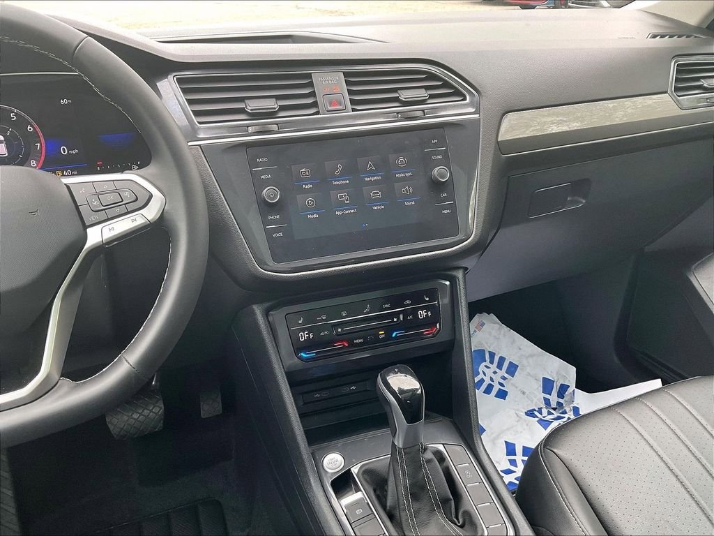 Certified 2023 Volkswagen Tiguan SE w/ Panoramic Sunroof Package AWD/4WD image 18