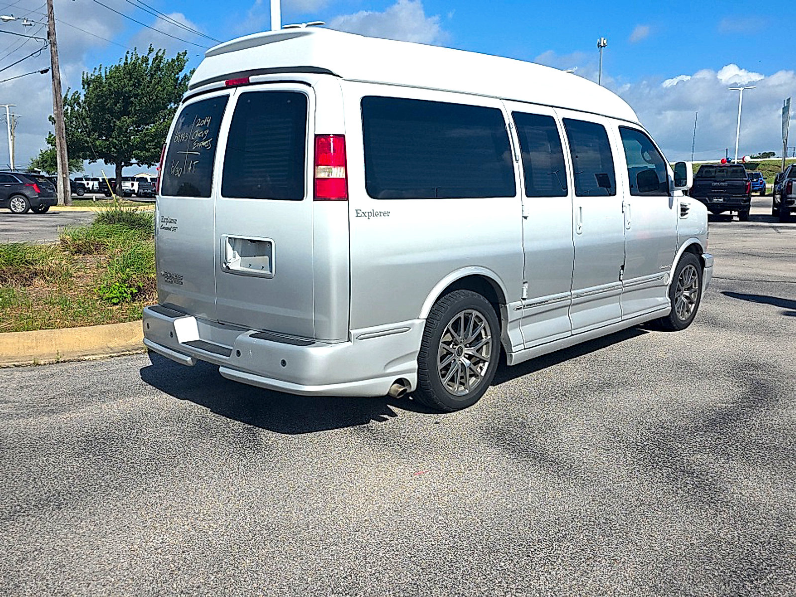 Used 2014 Chevrolet Express 1500 RWD image 10
