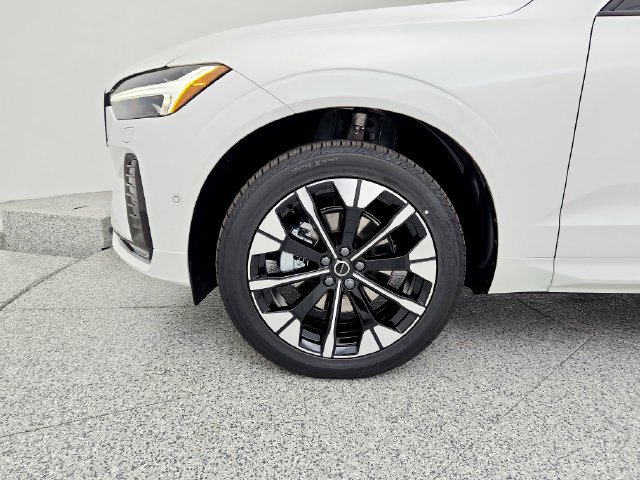 New 2026 Volvo XC60 B5 Plus w/ Protection Package Premier AWD/4WD image 25