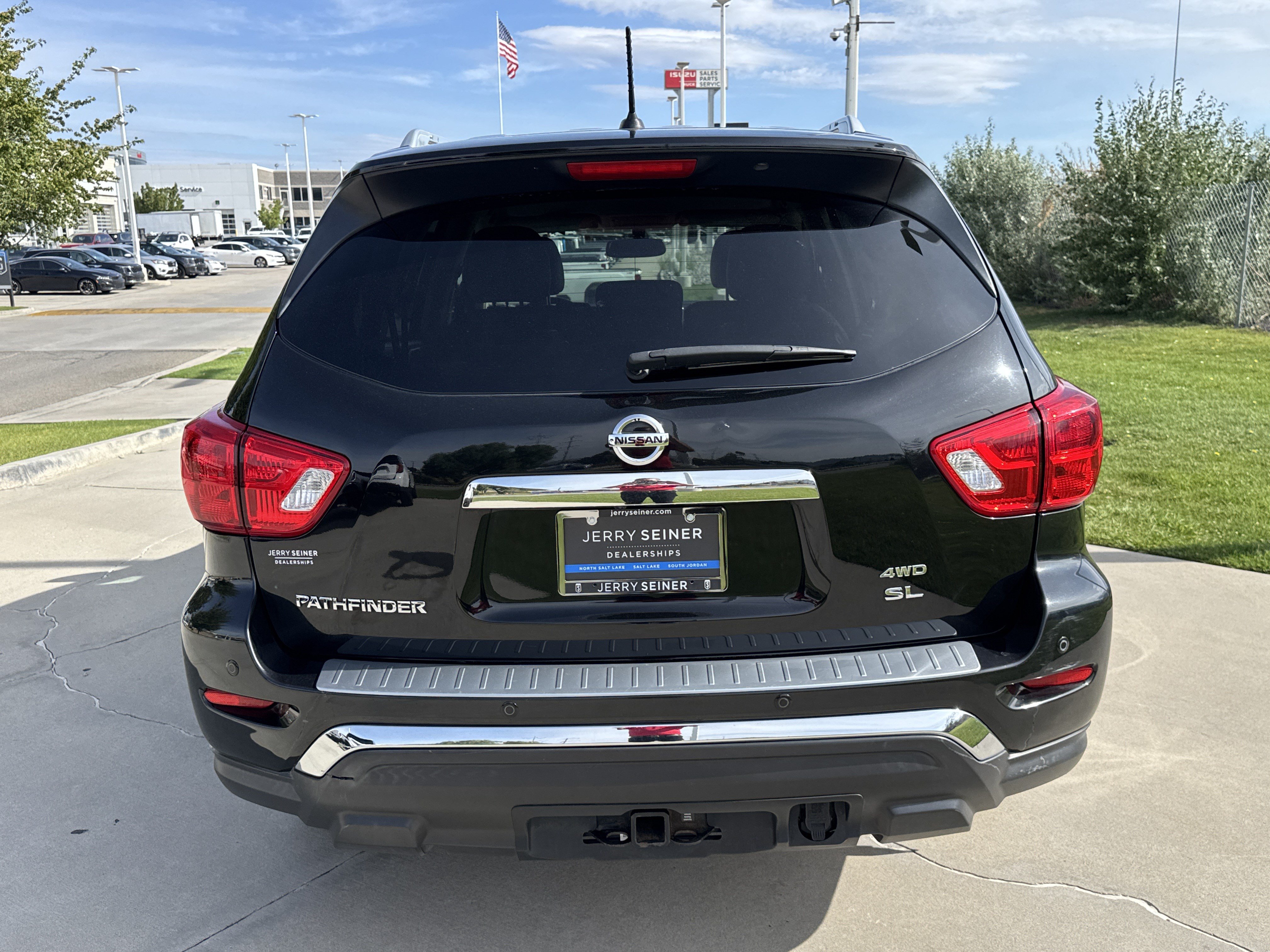 Used 2017 Nissan Pathfinder SL w/ SL Tech Package AWD/4WD image 4