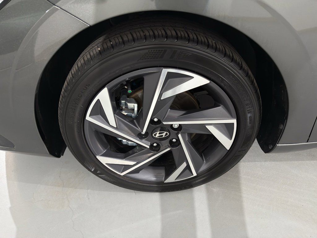Used 2025 Hyundai Elantra Sport image 4