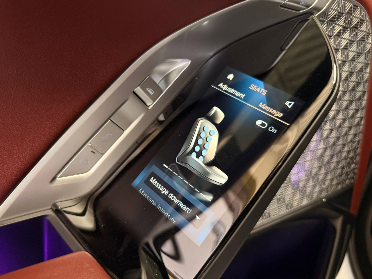 Used 2023 BMW 760i xDrive w/ Executive Package image 22