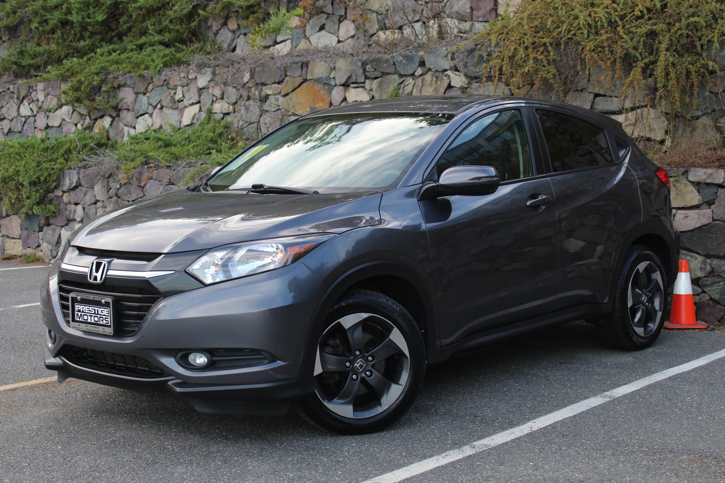 Used 2018 Honda HR-V EX image 2