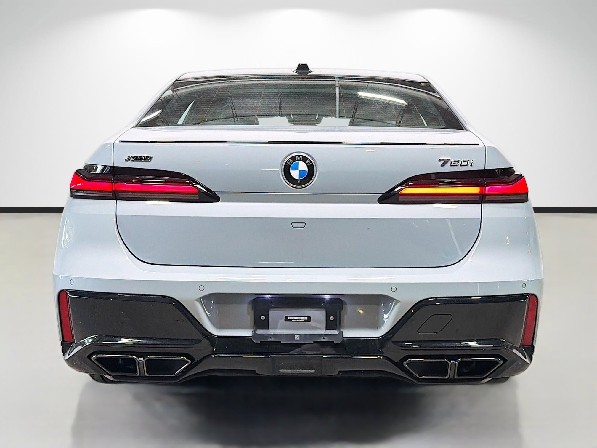 Used 2023 BMW 760i xDrive w/ Executive Package image 4