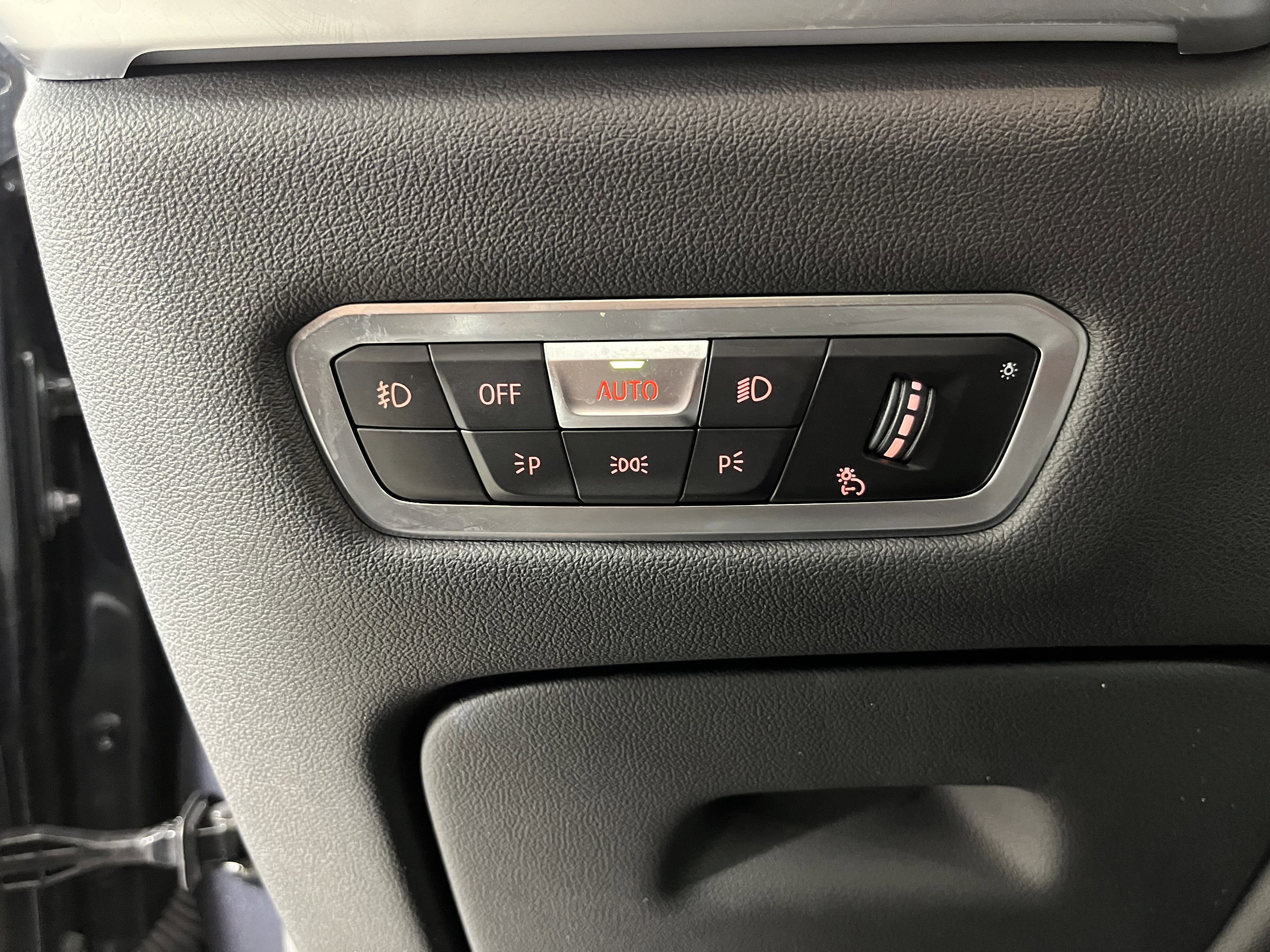 Used 2022 BMW X7 xDrive40i w/ Premium Package image 21