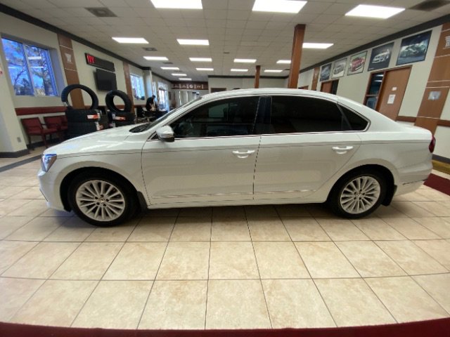 Used 2017 Volkswagen Passat 1.8T SE image 2