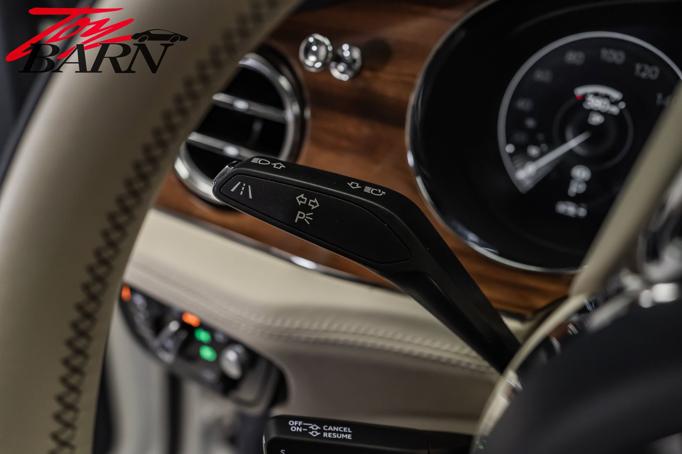 Used 2021 Bentley Bentayga image 36