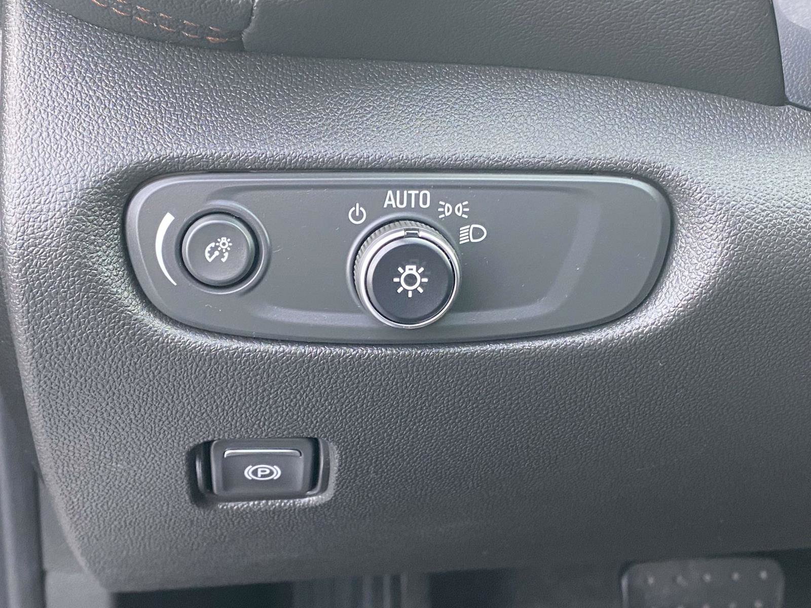 Used 2019 Chevrolet Blazer Premier w/ Driver Confidence II Package image 18