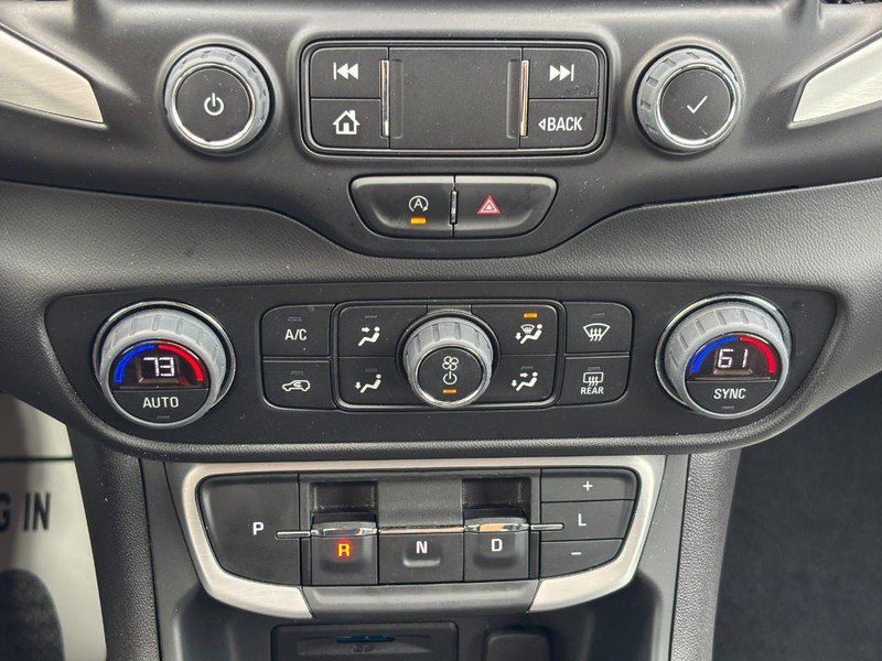 Used 2023 GMC Terrain SLT image 23