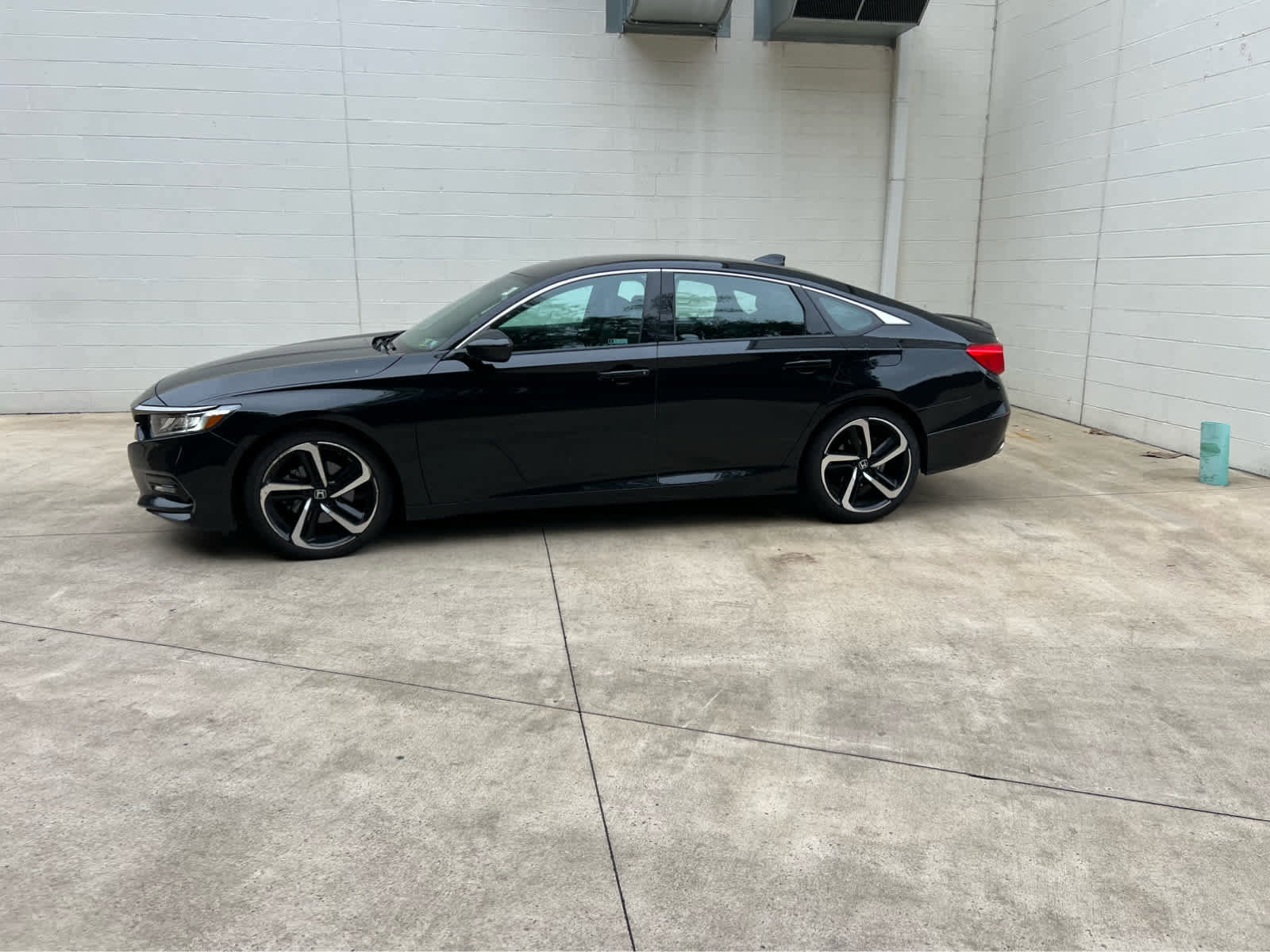 Used 2020 Honda Accord Sport image 1