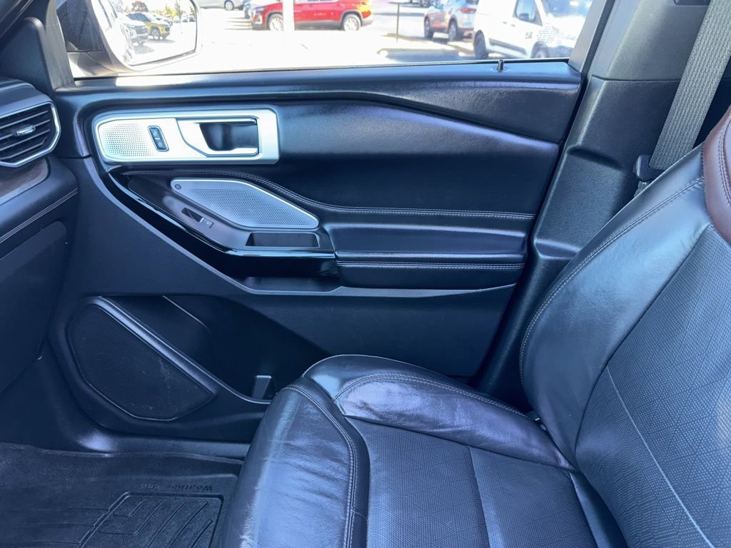 Used 2022 Ford Explorer Platinum w/ Equipment Group 601A AWD/4WD image 22