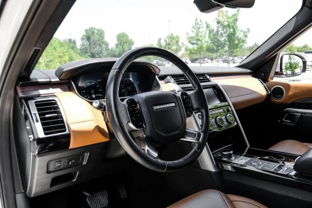Used 2019 Land Rover Discovery HSE Luxury AWD/4WD image 3