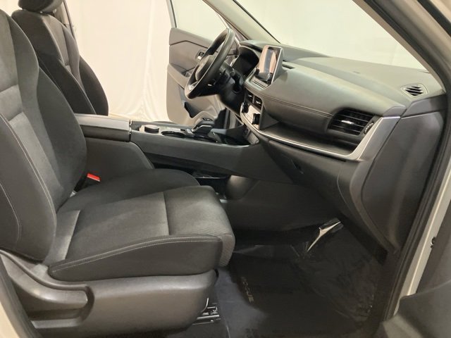 Used 2024 Nissan Rogue SV image 23